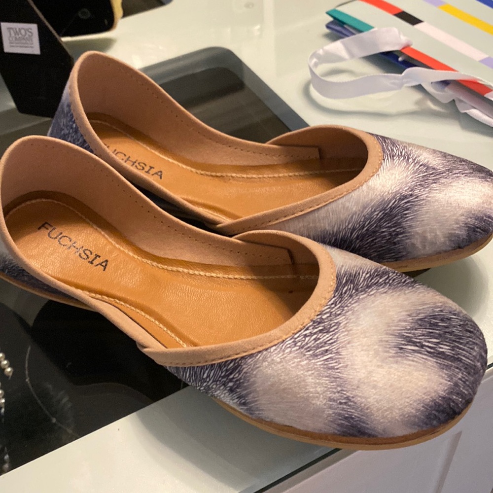 If you like Fuchsia handmade shoes, you’ll love these. Cute with jeans.